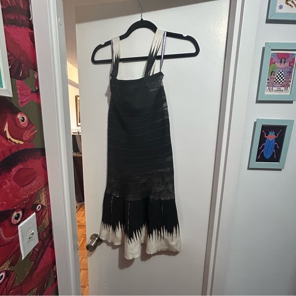 Herve Leger Black and White Mini Dress - Picture 4 of 7